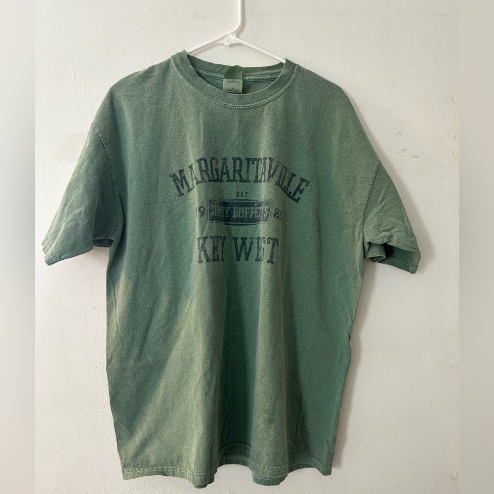 Oversized men’s green t-shirt